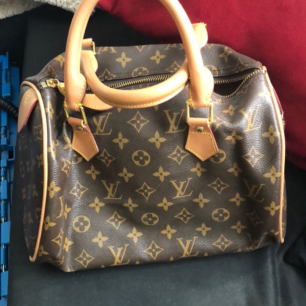 Non authentic speedy Louis Vuitton bag
